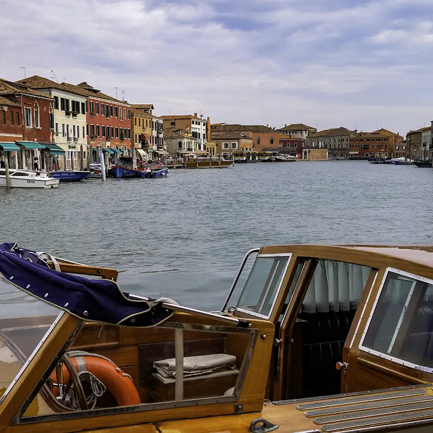 Service NCC transfer ports in Italy - The New International Limo - The new concept of luxury travel