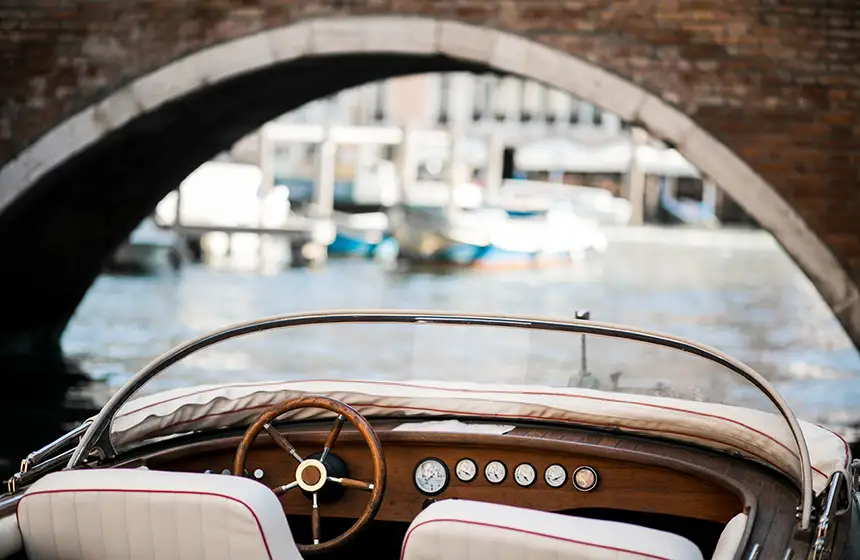 Service NCC transfer ports in Italy - Transfer dai porti - The New International Limo - The new concept of luxury travelC - Transfer dai porti- The New International Limo - The new concept of luxury travel